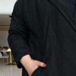 ⁦عبايه فكرو لياقه و جيوب بزراير على اكمام⁩ - الصورة ⁦4⁩