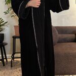 ⁦عباية مخمل مع تداخل كسرات وكلفه رصاصي من الامام والاكمام⁩ - الصورة ⁦6⁩