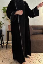 ⁦عباية مخمل مع تداخل كسرات وكلفه رصاصي من الامام والاكمام⁩ - الصورة ⁦6⁩