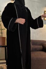 ⁦عباية مخمل مع تداخل كسرات وكلفه رصاصي من الامام والاكمام⁩ - الصورة ⁦7⁩