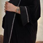 ⁦عباية مخمل مع تداخل كسرات وكلفه رصاصي من الامام والاكمام⁩ - الصورة ⁦5⁩