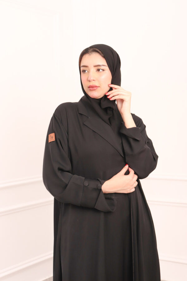 ⁦عبايه بلياقه و كسر كامل من خلف⁩ - الصورة ⁦4⁩