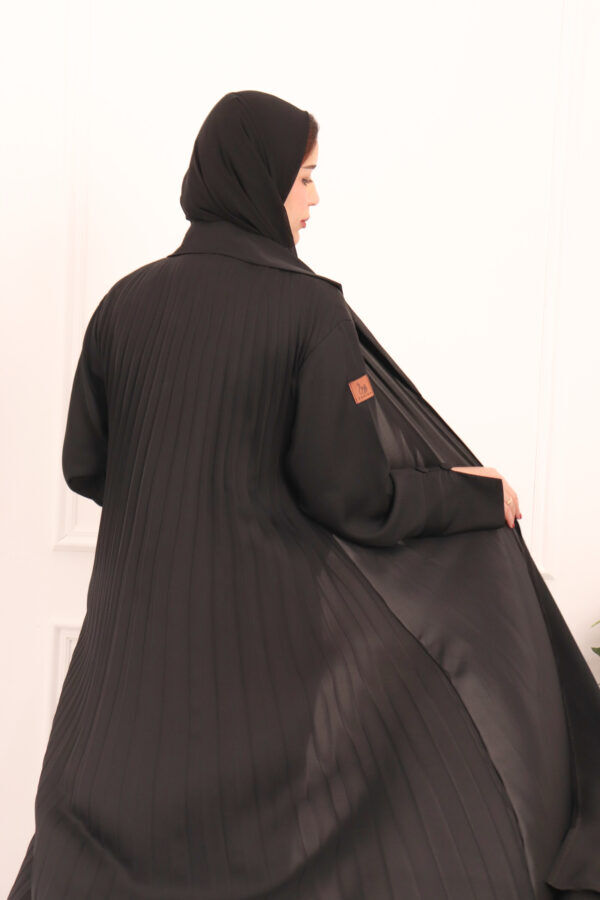 ⁦عبايه بلياقه و كسر كامل من خلف⁩ - الصورة ⁦6⁩