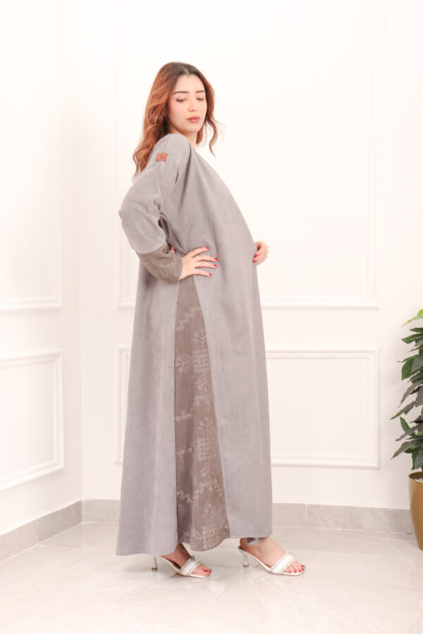 ⁦عبايه شامواه رصاصي بتطرزه من اجناب⁩ - الصورة ⁦6⁩