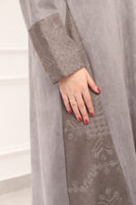 عبايه شامواه رصاصي بتطرزه من اجناب