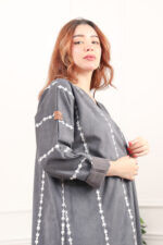 ⁦عبايه شامواه رمادي مطرزه بالابيض⁩ - الصورة ⁦5⁩