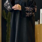 ⁦عبايه شتويه بتصميم انيق على اكمام بنحاسي و اسود⁩ - الصورة ⁦5⁩