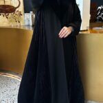 ⁦عبايه لياقه و مكسره من اجناب بمخمل⁩ - الصورة ⁦4⁩