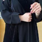 ⁦عبايه لياقه و مكسره من اجناب بمخمل⁩ - الصورة ⁦2⁩