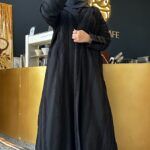 ⁦عبايه فكرو لياقه و جيوب بزراير على اكمام محدده⁩ - الصورة ⁦5⁩