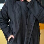 ⁦عبايه فكرو لياقه و جيوب بزراير على اكمام محدده⁩ - الصورة ⁦9⁩