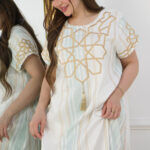 جلابيه بقماش مخطط سماوي وابيض و مطرزه من امام بذهبي