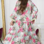 ⁦جلابيه وردي جميل بقماش حرير بكسر من اسفل⁩ - الصورة ⁦2⁩