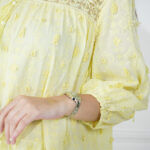 ⁦جلابيه اصفر بقماش مشجر من نفسه بكم مطاط⁩ - الصورة ⁦4⁩