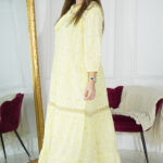 ⁦جلابيه اصفر بقماش مشجر من نفسه بكم مطاط⁩ - الصورة ⁦5⁩