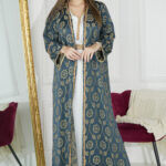 ⁦جلابيه اخضر جاكار مشجره بتصميم طبقتين وشريط فصوص⁩ - الصورة ⁦2⁩