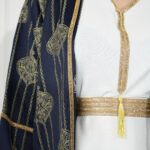 ⁦جلابية جاكار مشجره كحلي و شريط فصوص⁩ - الصورة ⁦5⁩