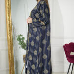 ⁦جلابية جاكار مشجره كحلي و شريط فصوص⁩ - الصورة ⁦2⁩