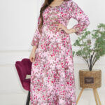 ⁦جلابيه وردي مخاوير اماراتيه بحلق محدد و فصوص (3)⁩ - الصورة ⁦2⁩