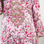 ⁦جلابيه وردي مخاوير اماراتيه بحلق محدد و فصوص (3)⁩ - الصورة ⁦7⁩