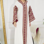 ⁦جلابيه عنابي خليجى باكمام وسيع⁩ - الصورة ⁦2⁩