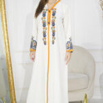⁦جلابيه ابيض مغربيه بتطرز شك من امام⁩ - الصورة ⁦7⁩