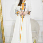 ⁦جلابيه ابيض مغربيه بتطرز شك من امام⁩ - الصورة ⁦4⁩