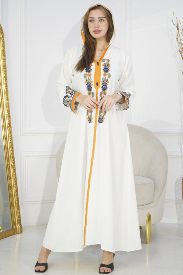 ⁦جلابيه ابيض مغربيه بتطرز شك من امام⁩ - الصورة ⁦4⁩