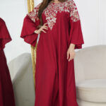 ⁦جلابيه احمر بخرز من صدر منتد الى اكتاف⁩ - الصورة ⁦5⁩