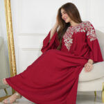 ⁦جلابيه احمر بخرز من صدر منتد الى اكتاف⁩ - الصورة ⁦6⁩