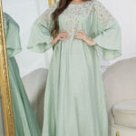 ⁦جلابيه تيفاني بخرز من صدر منتد الى اكتاف⁩ - الصورة ⁦2⁩