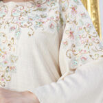 ⁦جلابيه بيج بخرز من صدر منتد الى اكتاف⁩ - الصورة ⁦2⁩