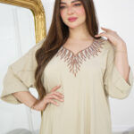 ⁦جلابيه بيج خليجى بتطريز شك و فصوص من امام⁩ - الصورة ⁦3⁩