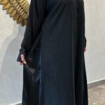 ⁦عباية شامواه ربع كلوش محدده اسود و بأكمام معصم⁩ - الصورة ⁦5⁩