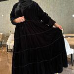 ⁦عباية مخمل بطبقات مكسره من الاسفل و مرتبه⁩ - الصورة ⁦2⁩