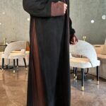 ⁦عباية شامواه ربع كلوش محدده ببني و بأكمام معصم⁩ - الصورة ⁦3⁩