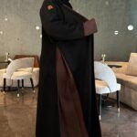 ⁦عباية شامواه ربع كلوش محدده ببني و بأكمام معصم⁩ - الصورة ⁦6⁩