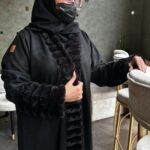 ⁦عباية فروه شتوي اسود⁩ - الصورة ⁦7⁩