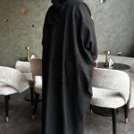 ⁦عباية نص بشت شمواه شتوي بتطرير اسود على الاكتاف بشكل جذور شجره⁩ - الصورة ⁦2⁩