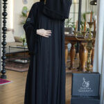 ⁦عباية كلوش بكسرات من الامام والخلف محدد بفصوص⁩ - الصورة ⁦7⁩