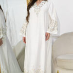 ⁦جلابيه ابيض بشك خرز بشكل مميز⁩ - الصورة ⁦2⁩