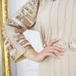 ⁦جلابية بيج مطرزه بترتر⁩ - الصورة ⁦2⁩