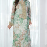 ⁦جلابية مشجره باخضر بتطريز ذهبي⁩ - الصورة ⁦2⁩