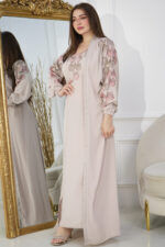 ⁦جلابيه بيج بطبقه داخليه و تطريز من الصدر ممتده على اكتاف⁩ - الصورة ⁦5⁩