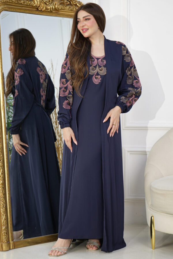 ⁦جلابيه كحلي بطبقه داخليه و تطريز من الصدر ممتده على اكتاف⁩ - الصورة ⁦6⁩