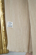 ⁦طقم كاجوال بيج تتكون من قطعتين بأكمام قصيرة وبنطلون طويل⁩ - الصورة ⁦5⁩