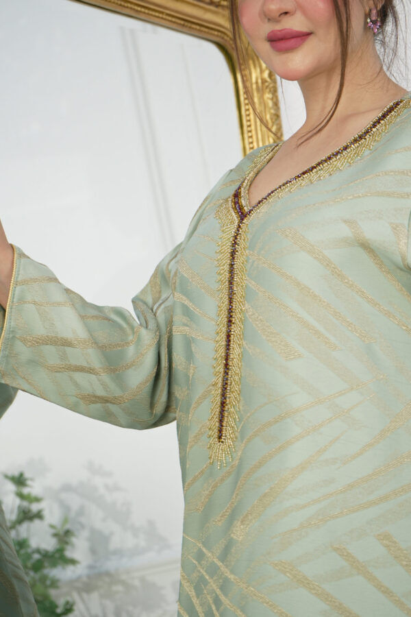 ⁦جلابيه تيفاني جاكار مطرزه من بشك من امام⁩ - الصورة ⁦6⁩