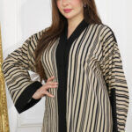 ⁦عبايه ساده قماش جاكار مخطط ببيج واسود⁩ - الصورة ⁦5⁩