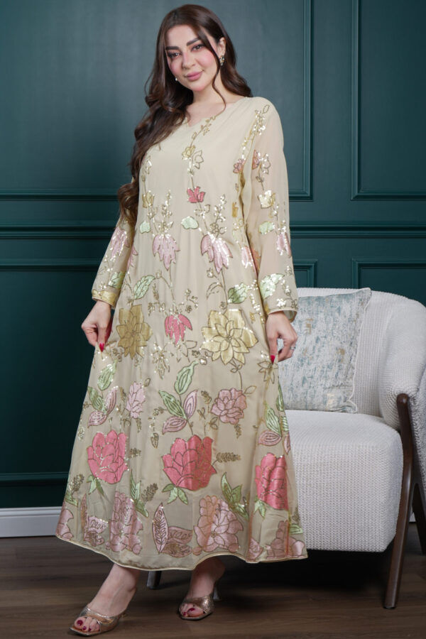 ⁦جلابيه بيج بترتر كامل على شكل ورود⁩ - الصورة ⁦6⁩