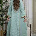 ⁦جلابيه جاكار بشريط شك ذهبي من امام⁩ - الصورة ⁦3⁩